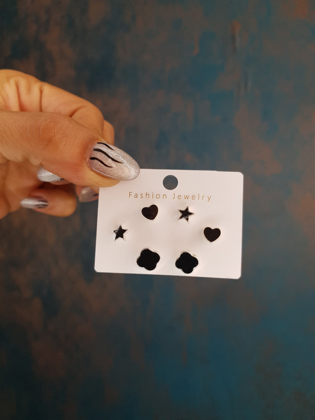 گوشواره پکی هر پک ۳عدد گوشواره جنس میخ نقره